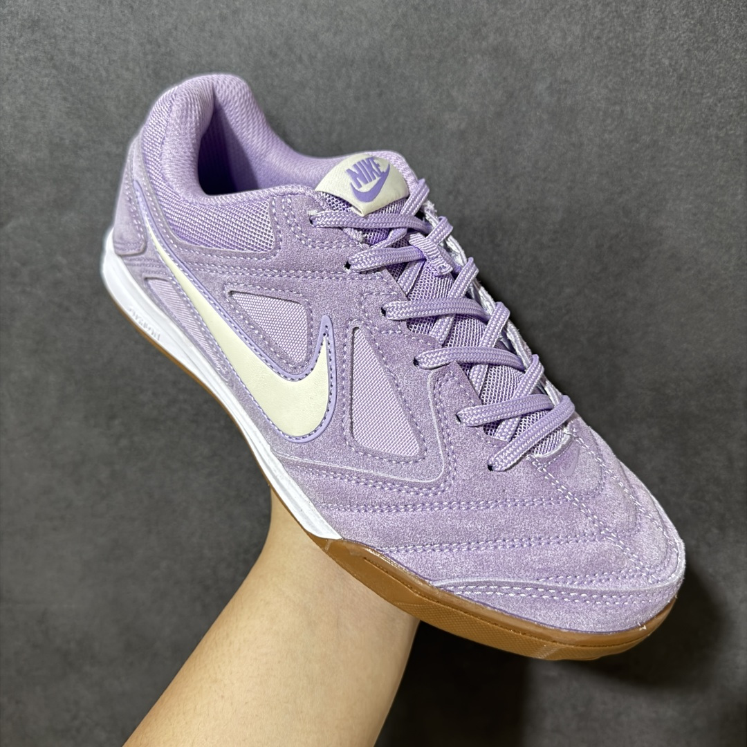 NIKE Goto 系列 复古经典运动休闲鞋 HQ6020-500 Nike Gato 是一款复刻自 2010 年的经典 NIKE Goto 系列 复古经典运动休闲鞋 HQ6020-500 Nike Gato 是一款复刻自 2010 年的经典