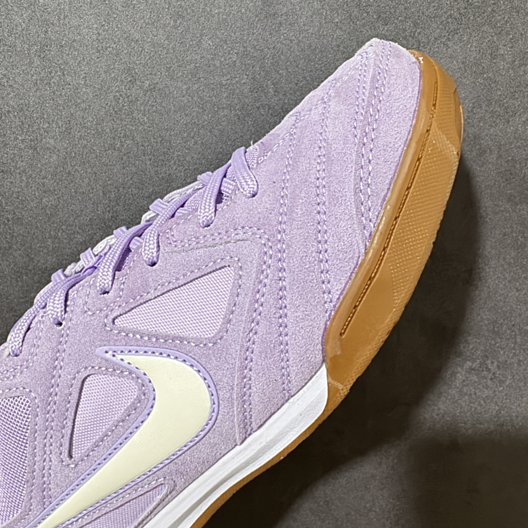 NIKE Goto 系列 复古经典运动休闲鞋 HQ6020-500 Nike Gato 是一款复刻自 2010 年的经典 NIKE Goto 系列 复古经典运动休闲鞋 HQ6020-500 Nike Gato 是一款复刻自 2010 年的经典