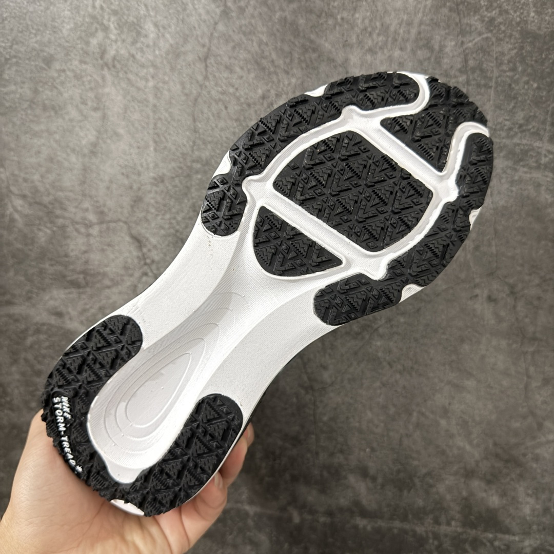 Nike VOMERO 18 GTX 耐克 舒适减震防滑 低帮跑步鞋 全掌ReactX泡绵中底 前掌和后跟还配备了Air