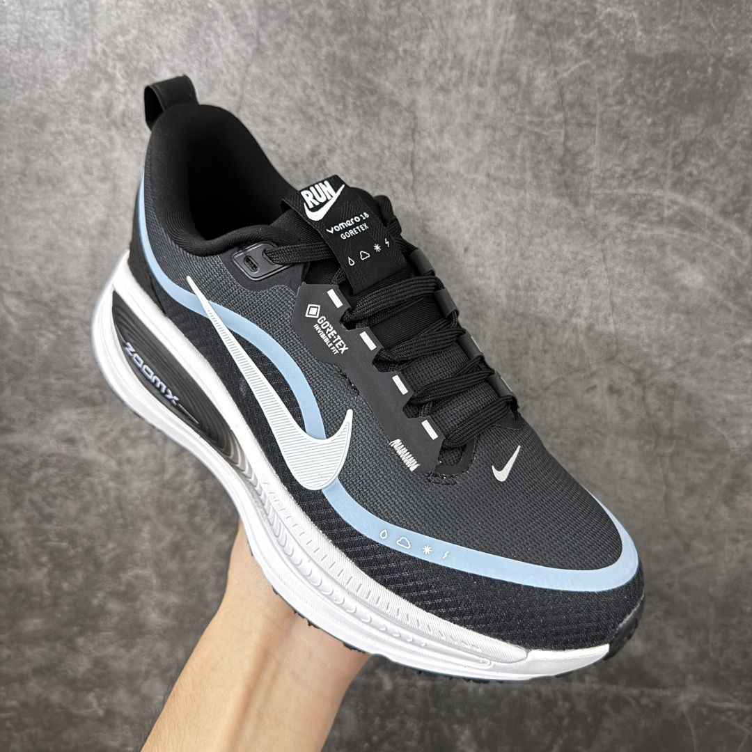 Nike VOMERO 18 GTX 耐克 舒适减震防滑 低帮跑步鞋 全掌ReactX泡绵中底 前掌和后跟还配备了Air