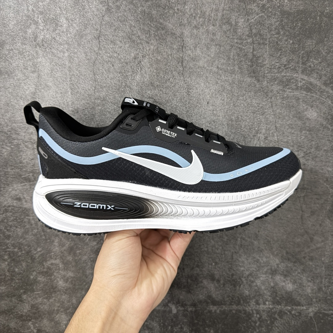 Nike VOMERO 18 GTX 耐克 舒适减震防滑 低帮跑步鞋 全掌ReactX泡绵中底 前掌和后跟还配备了Air