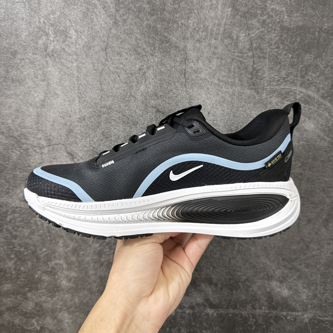 Nike VOMERO 18 GTX 耐克 舒适减震防滑 低帮跑步鞋 全掌ReactX泡绵中底 前掌和后跟还配备了Air