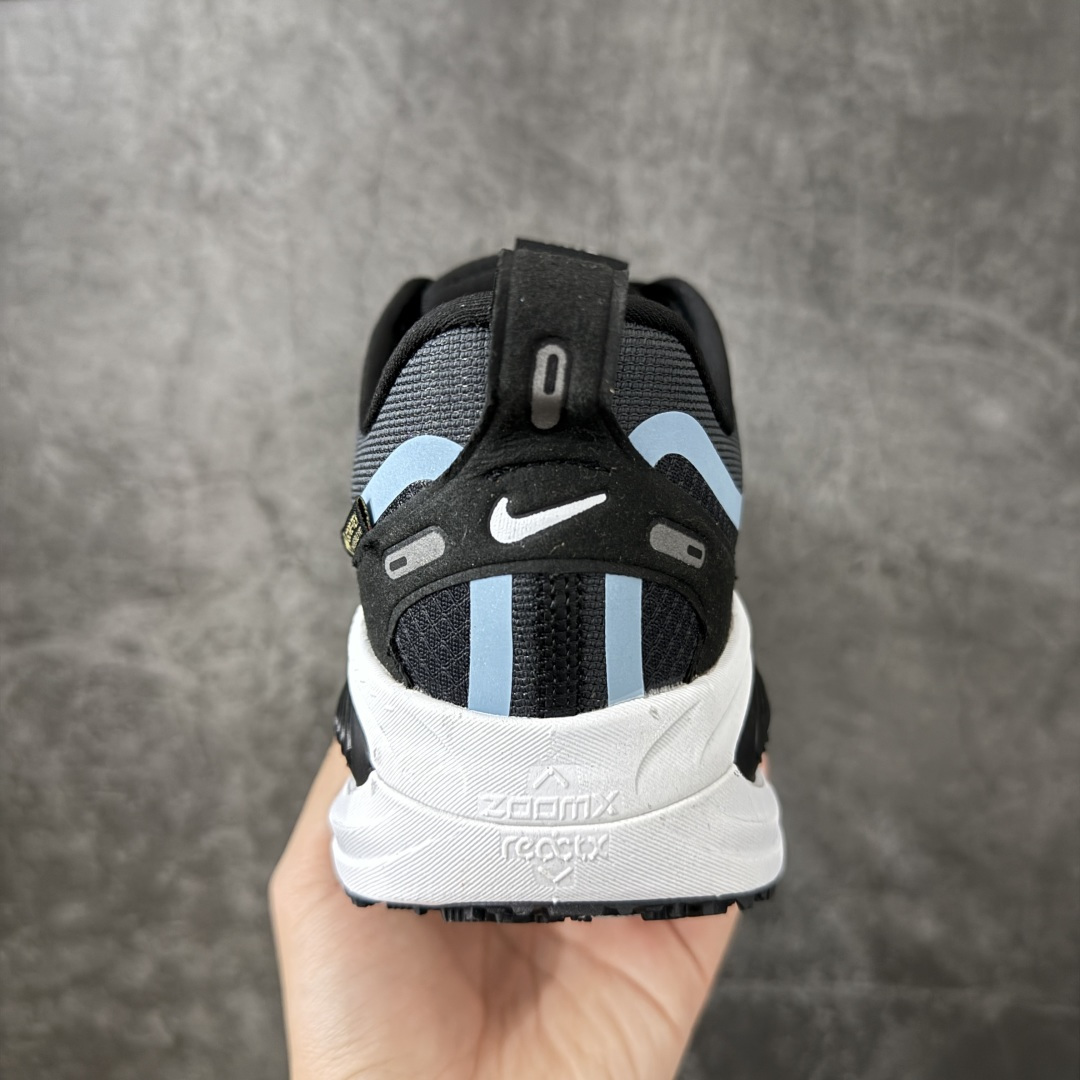 Nike VOMERO 18 GTX 耐克 舒适减震防滑 低帮跑步鞋 全掌ReactX泡绵中底 前掌和后跟还配备了Air
