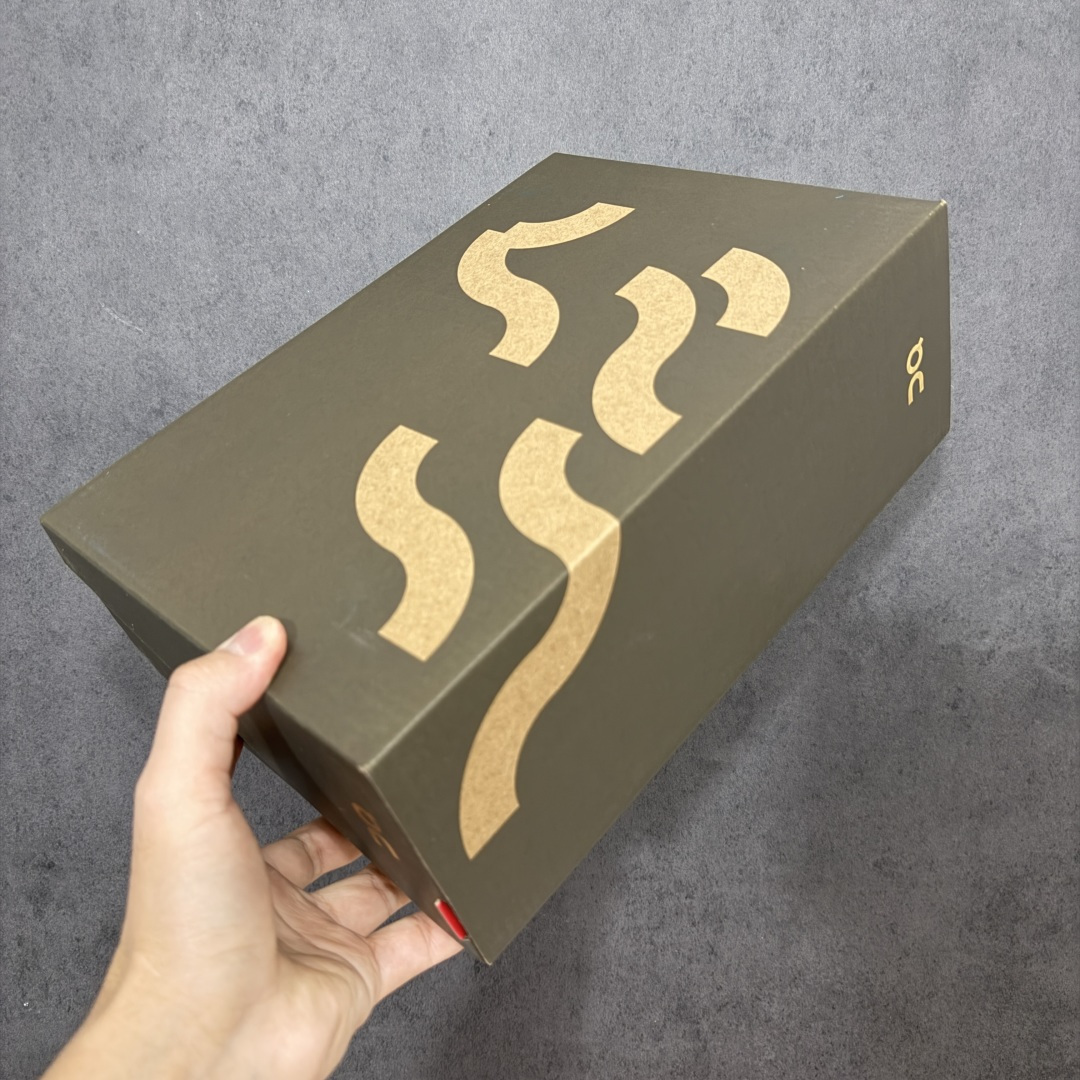 On昂跑 Cloud 6 马年限定 舒适百搭 跑鞋 防滑耐磨透气 低帮 越野训练跑步鞋 新品出货上架 定义市场昂跑标杆水