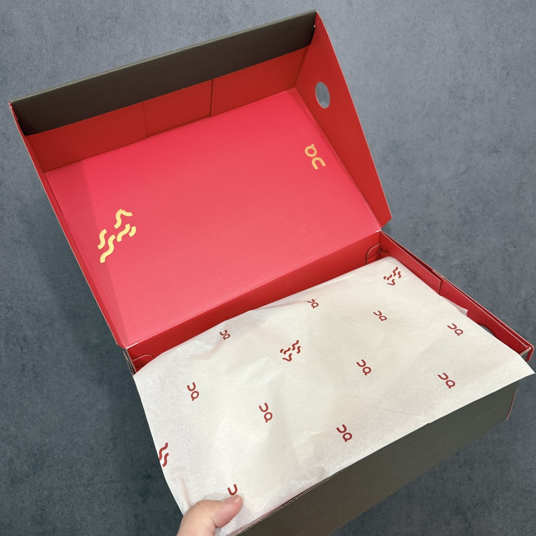 On昂跑 Cloud 6 马年限定 舒适百搭 跑鞋 防滑耐磨透气 低帮 越野训练跑步鞋 新品出货上架 定义市场昂跑标杆水