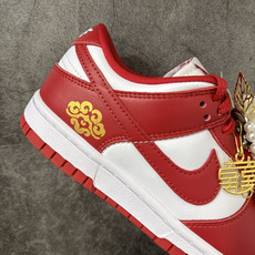 NK Dunk Low 低帮婚鞋 锦绣良缘 天作之合 货号:CU1727-100 该定制版球鞋选用原鞋款为Dunk SB NK Dunk Low 低帮婚鞋 锦绣良缘 天作之合 货号:CU1727-100 该定制版球鞋选用原鞋款为Dunk SB