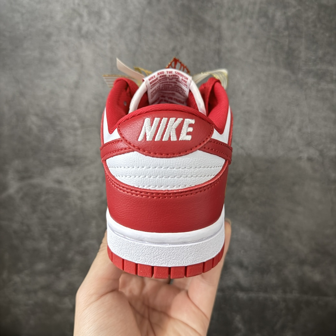 NK Dunk Low 低帮婚鞋 锦绣良缘 天作之合 货号:CU1727-100 该定制版球鞋选用原鞋款为Dunk SB NK Dunk Low 低帮婚鞋 锦绣良缘 天作之合 货号:CU1727-100 该定制版球鞋选用原鞋款为Dunk SB