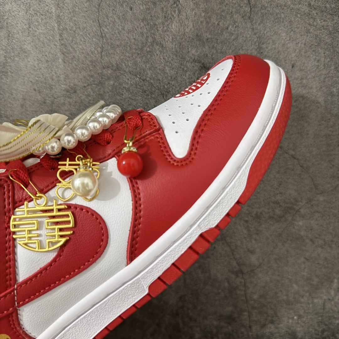 NK Dunk Low 低帮婚鞋 锦绣良缘 天作之合 货号:CU1727-100 该定制版球鞋选用原鞋款为Dunk SB NK Dunk Low 低帮婚鞋 锦绣良缘 天作之合 货号:CU1727-100 该定制版球鞋选用原鞋款为Dunk SB