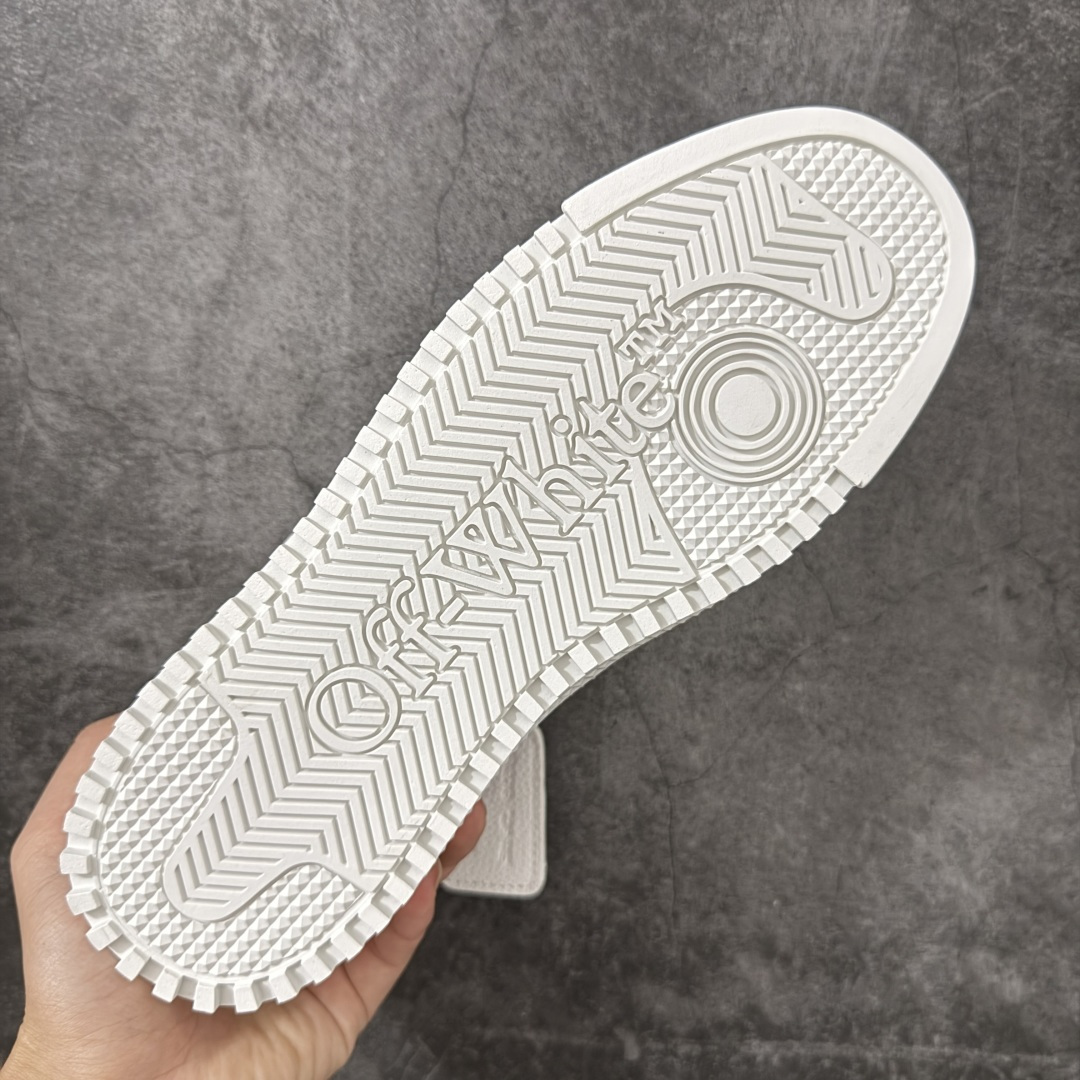 OFF-WHITE 3.0 Off Court 小牛皮 圆头系带 低帮休闲休闲鞋 标签的独特风格上脚就是焦点 外观很有设