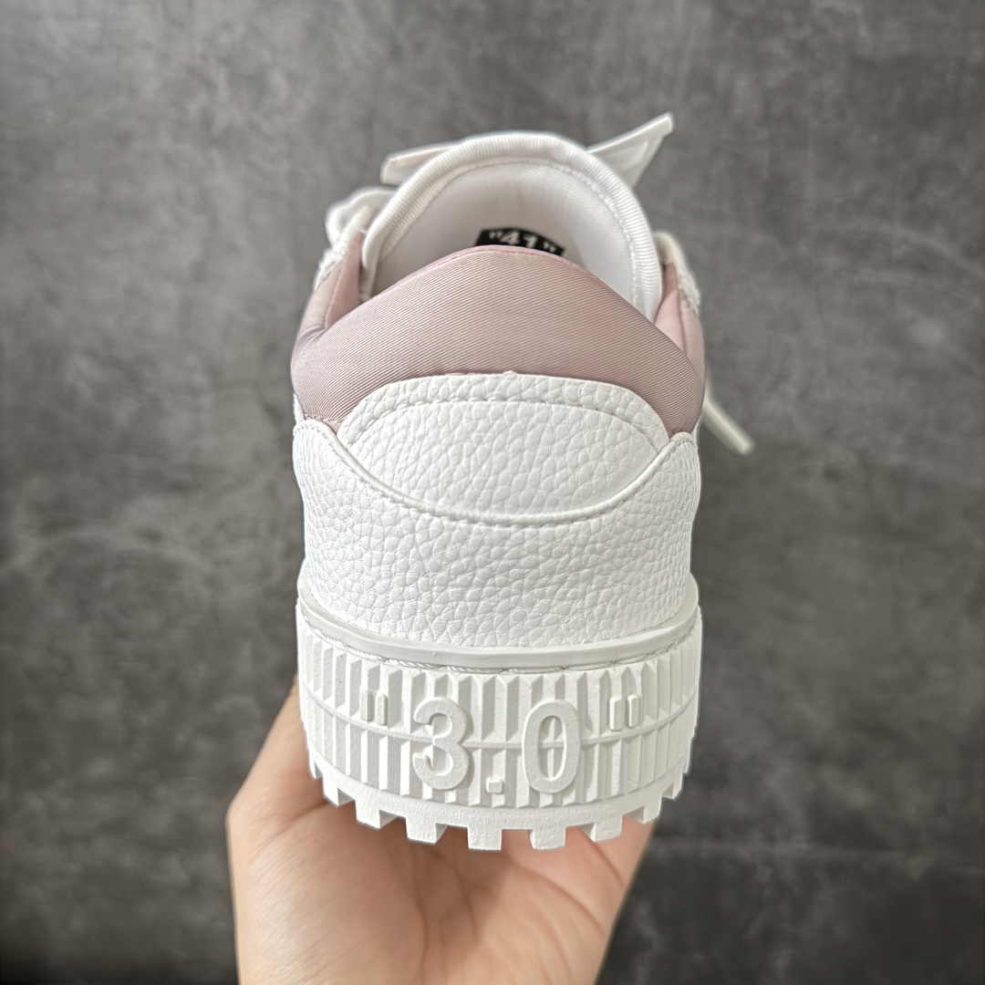 OFF-WHITE 3.0 Off Court 小牛皮 圆头系带 低帮休闲休闲鞋 标签的独特风格上脚就是焦点 外观很有设