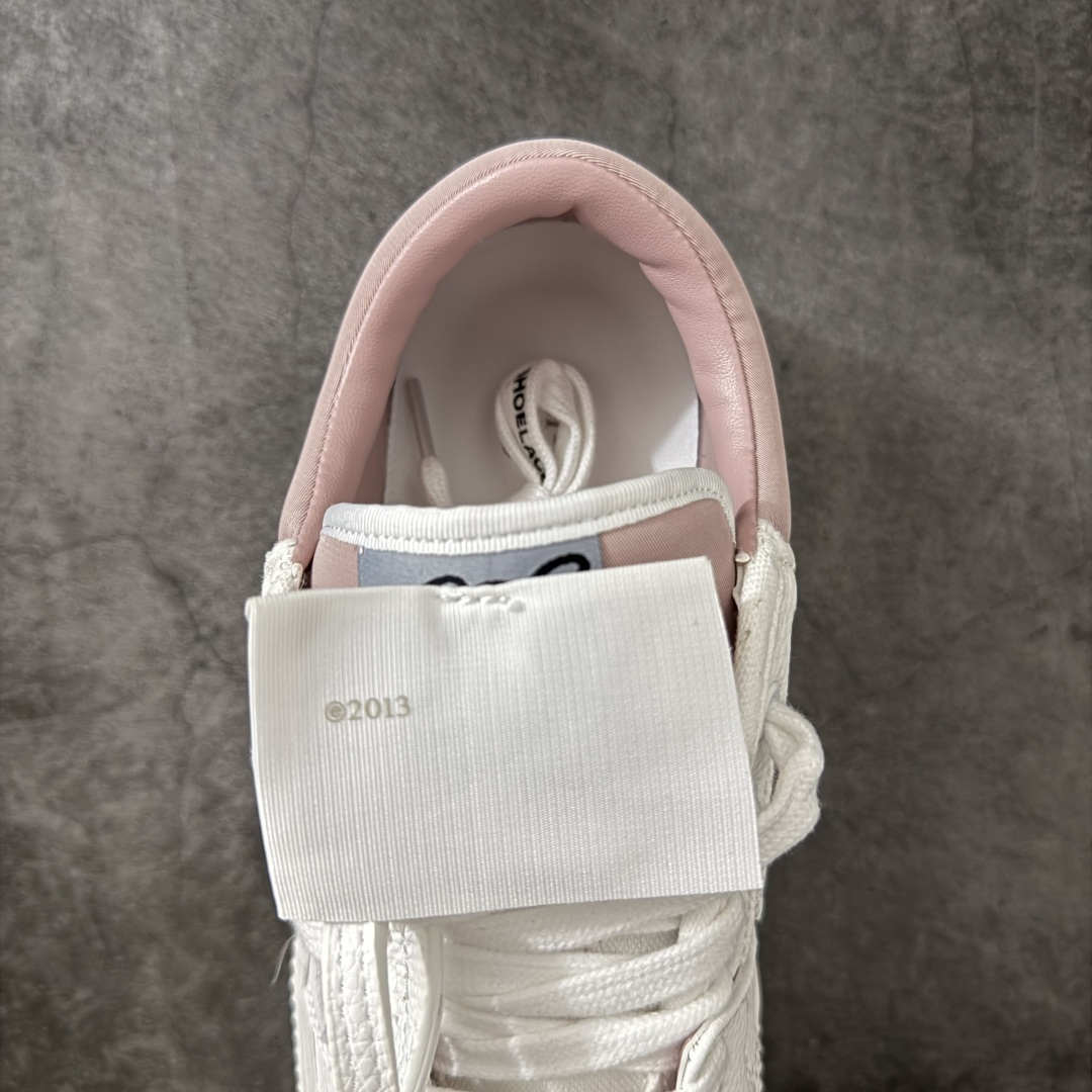 OFF-WHITE 3.0 Off Court 小牛皮 圆头系带 低帮休闲休闲鞋 标签的独特风格上脚就是焦点 外观很有设