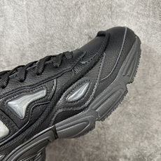 Adidas 阿迪 x RAF SIMONS 拉夫西蒙 Ozweego 先锋潮流 水泡 复古低帮休闲鞋 S74145 独 Adidas 阿迪 x RAF SIMONS 拉夫西蒙 Ozweego 先锋潮流 水泡 复古低帮休闲鞋 S74145 独