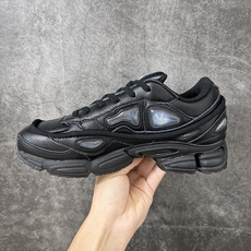 Adidas 阿迪 x RAF SIMONS 拉夫西蒙 Ozweego 先锋潮流 水泡 复古低帮休闲鞋 S74581 独 Adidas 阿迪 x RAF SIMONS 拉夫西蒙 Ozweego 先锋潮流 水泡 复古低帮休闲鞋 S74581 独