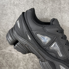 Adidas 阿迪 x RAF SIMONS 拉夫西蒙 Ozweego 先锋潮流 水泡 复古低帮休闲鞋 S74587 独 Adidas 阿迪 x RAF SIMONS 拉夫西蒙 Ozweego 先锋潮流 水泡 复古低帮休闲鞋 S74587 独