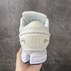 Adidas 阿迪 x RAF SIMONS 拉夫西蒙 Ozweego 先锋潮流 水泡 复古低帮休闲鞋 S74583 独 Adidas 阿迪 x RAF SIMONS 拉夫西蒙 Ozweego 先锋潮流 水泡 复古低帮休闲鞋 S74583 独