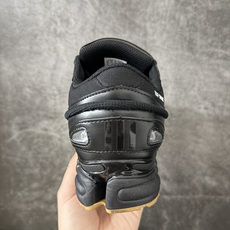 Adidas 阿迪 x RAF SIMONS 拉夫西蒙 Ozweego 先锋潮流 水泡 复古低帮休闲鞋 B26077 独 Adidas 阿迪 x RAF SIMONS 拉夫西蒙 Ozweego 先锋潮流 水泡 复古低帮休闲鞋 B26077 独