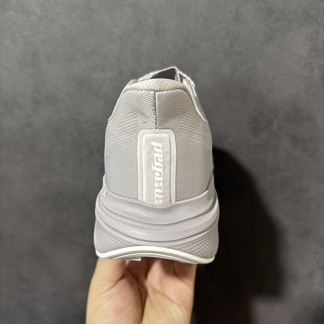 Nike Air Zoom Pegasus Plus 耐克飞马加强版系列低帮马拉松休闲运动慢跑鞋 货号: IM2543-