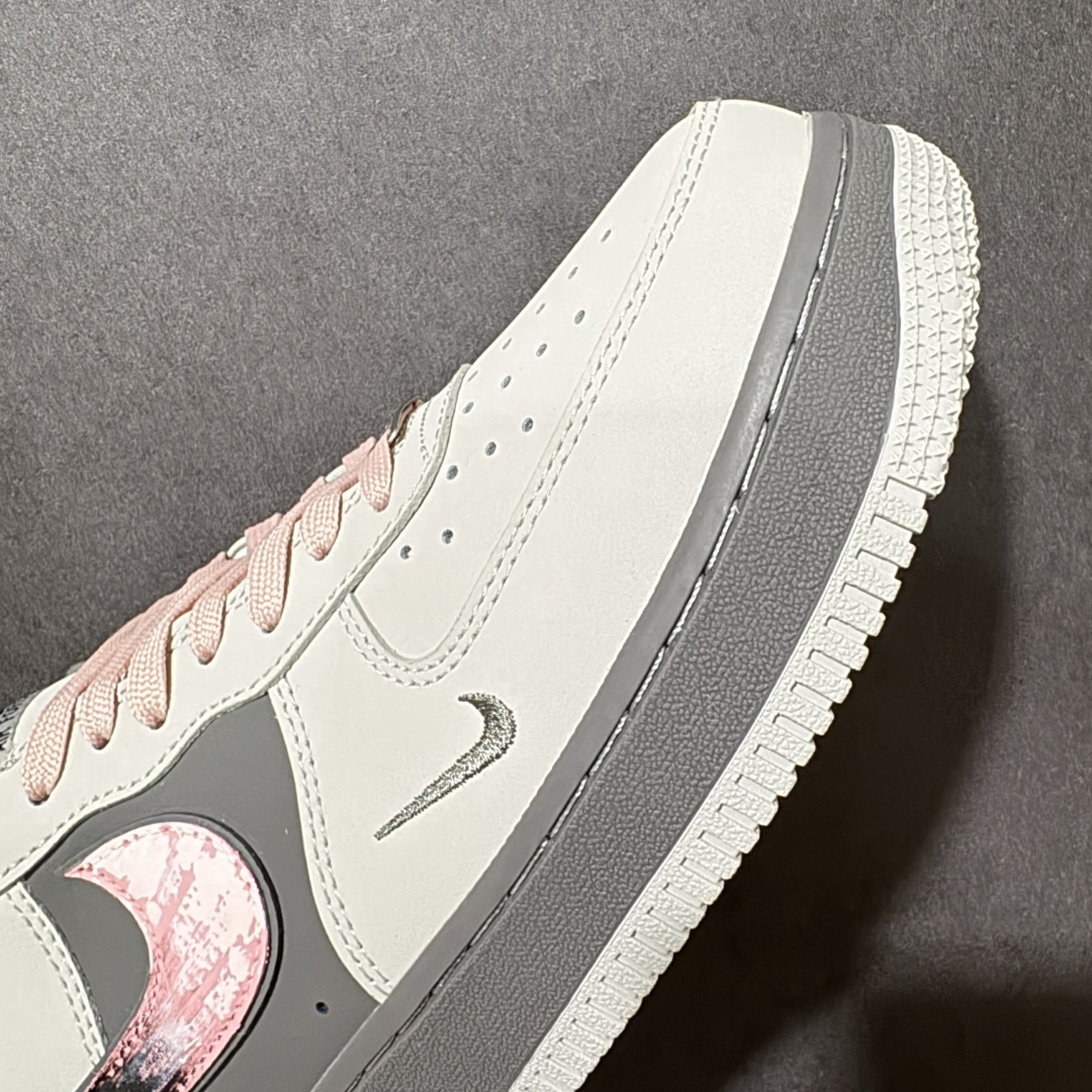 手绘涂鸦“暮色粉痕”Nike Air Force 1 “Dusk Pink Brush Mark”空军一号定制板鞋 浅米 手绘涂鸦“暮色粉痕”Nike Air Force 1 “Dusk Pink Brush Mark”空军一号定制板鞋 浅米