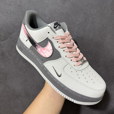 手绘涂鸦“暮色粉痕”Nike Air Force 1 “Dusk Pink Brush Mark”空军一号定制板鞋 浅米 手绘涂鸦“暮色粉痕”Nike Air Force 1 “Dusk Pink Brush Mark”空军一号定制板鞋 浅米
