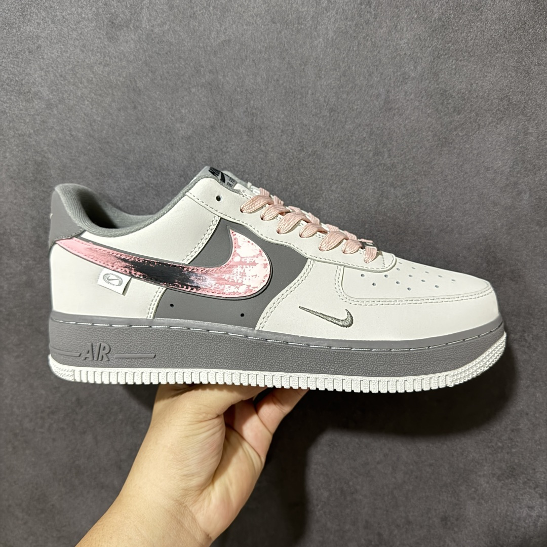 手绘涂鸦“暮色粉痕”Nike Air Force 1 “Dusk Pink Brush Mark”空军一号定制板鞋 浅米