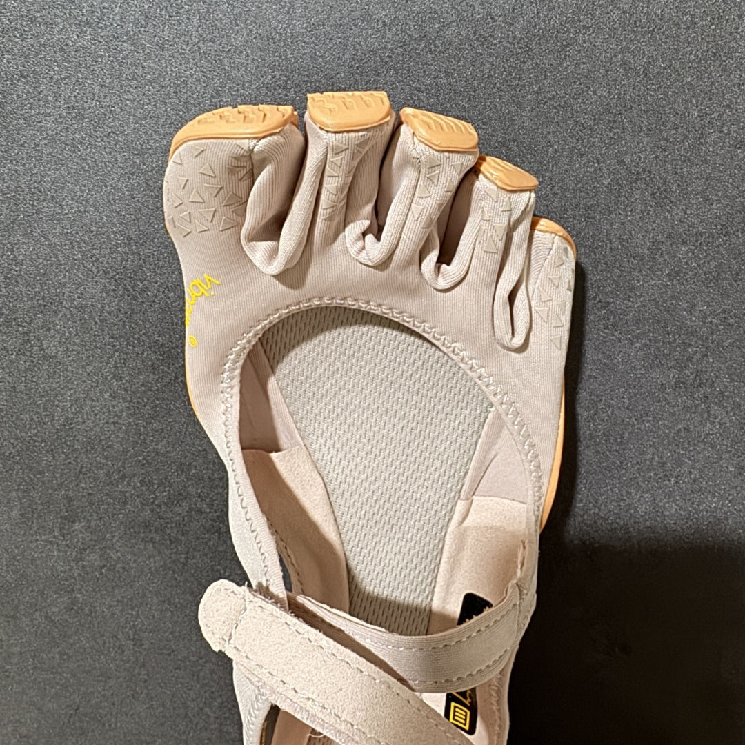 Vibram V-Soul 健身赤足深蹲支撑速干芭蕾五指鞋 货号：25W7203 尺码：36 37 38 39 40 4