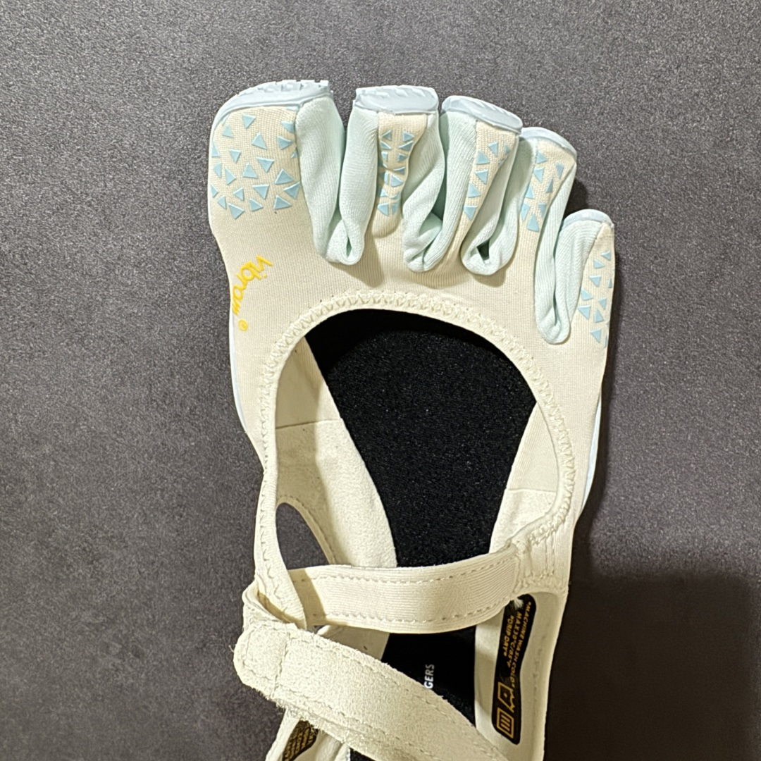 Vibram V-Soul 健身赤足深蹲支撑速干芭蕾五指鞋 货号：26W7205 尺码：36 37 38 39 40 4