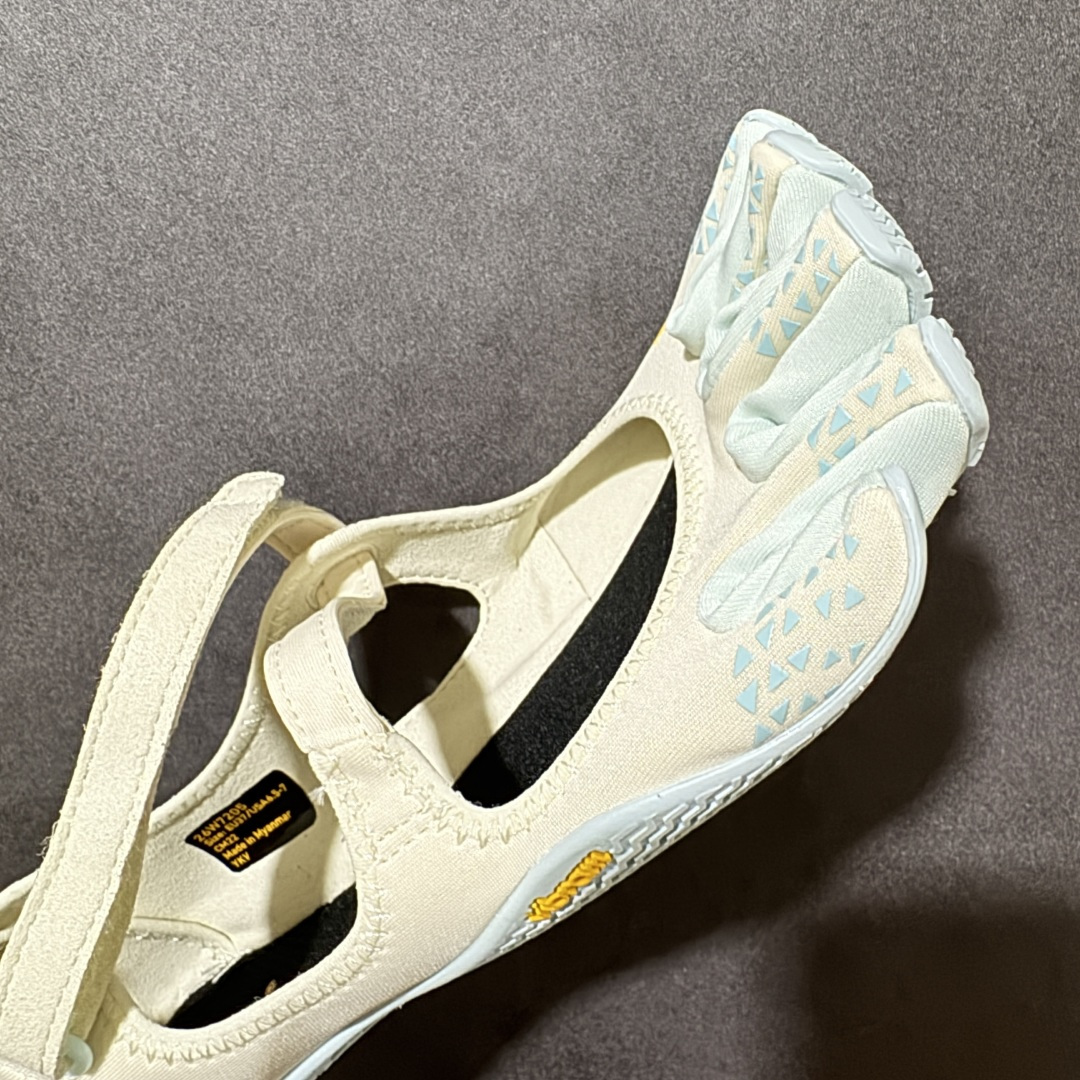 Vibram V-Soul 健身赤足深蹲支撑速干芭蕾五指鞋 货号：26W7205 尺码：36 37 38 39 40 4