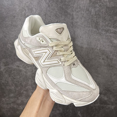 New Balance NB 9060 复古单品 鞋款灵感源自设计师本人对夏日的怀日回忆。鞋面大身由空间双格及磨砂鞋面拼 New Balance NB 9060 复古单品 鞋款灵感源自设计师本人对夏日的怀日回忆。鞋面大身由空间双格及磨砂鞋面拼