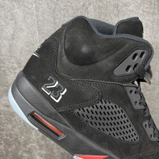 AJ5万圣节 Air Jordan 5 Halloween 舒适贴合 复古篮球鞋 黑红 货号:HQ7978-001 原厂 AJ5万圣节 Air Jordan 5 Halloween 舒适贴合 复古篮球鞋 黑红 货号:HQ7978-001 原厂