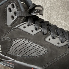 AJ5万圣节 Air Jordan 5 Halloween 舒适贴合 复古篮球鞋 黑红 货号:HQ7978-001 原厂 AJ5万圣节 Air Jordan 5 Halloween 舒适贴合 复古篮球鞋 黑红 货号:HQ7978-001 原厂