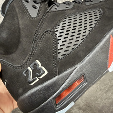 AJ5万圣节 Air Jordan 5 Halloween 舒适贴合 复古篮球鞋 黑红 货号:HQ7978-001 原厂 AJ5万圣节 Air Jordan 5 Halloween 舒适贴合 复古篮球鞋 黑红 货号:HQ7978-001 原厂