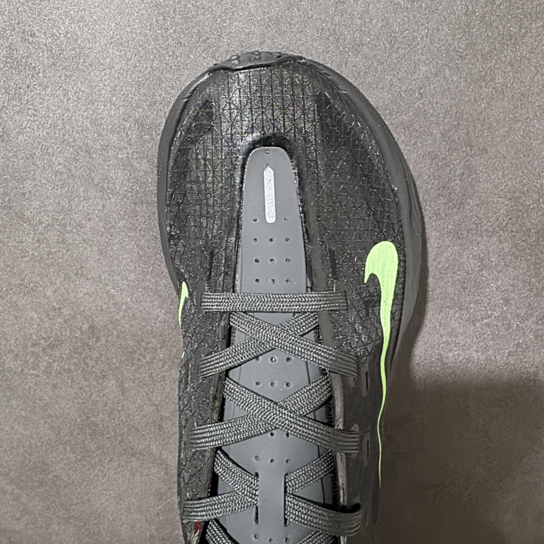 Nike AVA X 耐克 舒适贴合防滑跑步鞋 男款 黑绿 美式街头风格 适合通勤运动city walk 货号：HM96