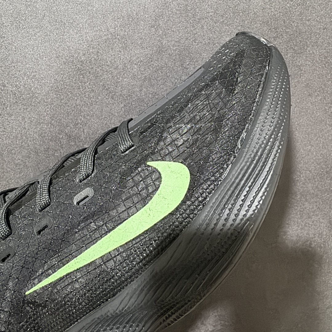 Nike AVA X 耐克 舒适贴合防滑跑步鞋 男款 黑绿 美式街头风格 适合通勤运动city walk 货号：HM96
