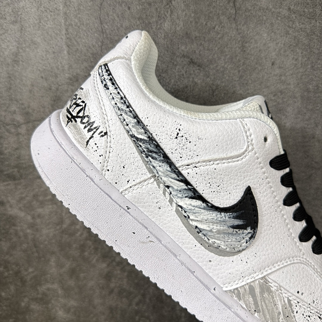 NIKE COURT VISION LO ‘DIY’定制 低帮百搭 透气休闲运动板鞋 兼顾舒适脚感和出众风范 演绎匠心之 NIKE COURT VISION LO ‘DIY’定制 低帮百搭 透气休闲运动板鞋 兼顾舒适脚感和出众风范 演绎匠心之