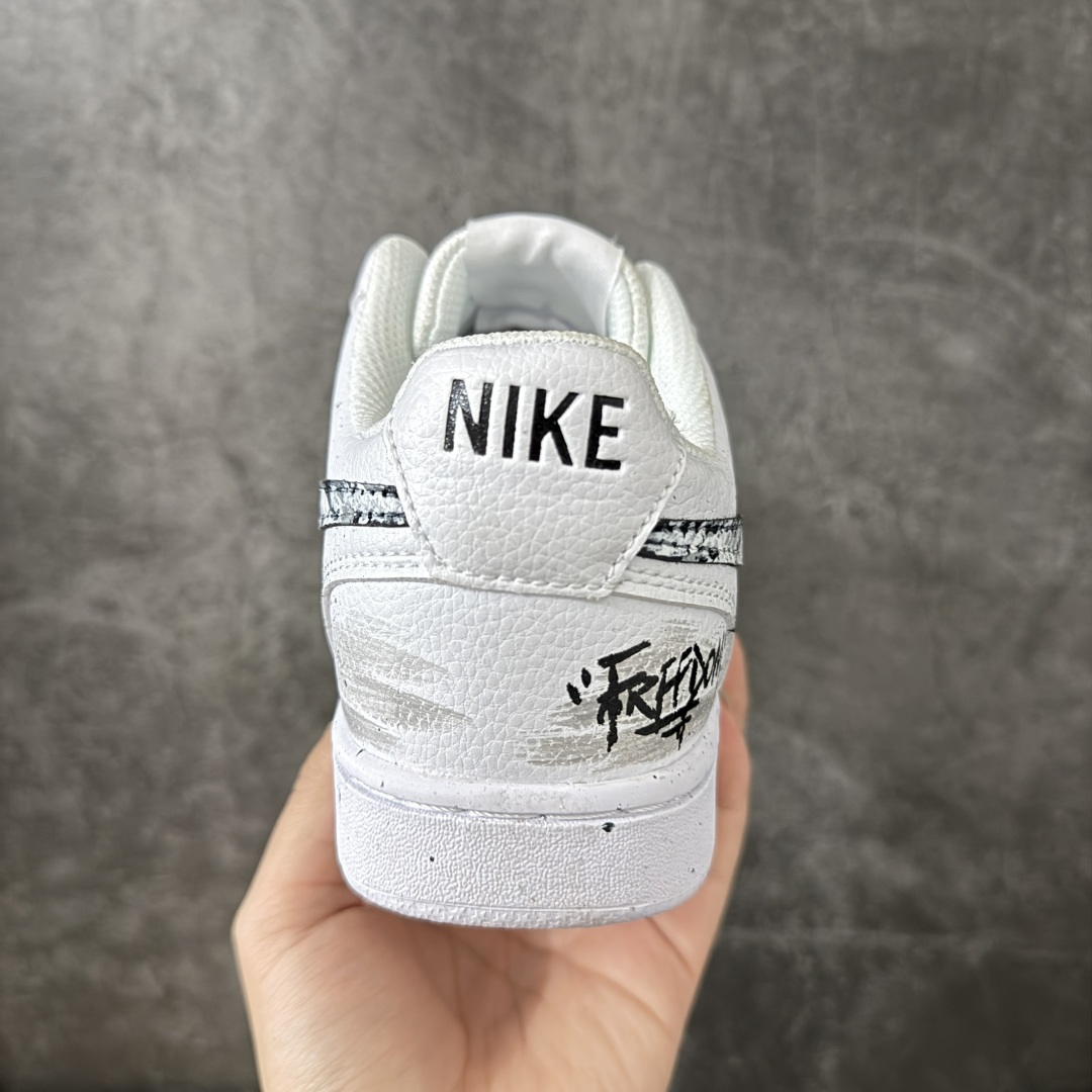 NIKE COURT VISION LO ‘DIY’定制 低帮百搭 透气休闲运动板鞋 兼顾舒适脚感和出众风范 演绎匠心之 NIKE COURT VISION LO ‘DIY’定制 低帮百搭 透气休闲运动板鞋 兼顾舒适脚感和出众风范 演绎匠心之