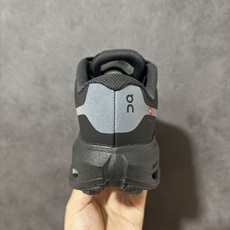 On Cloudvista 3 昂跑全新综合体能训练运动鞋 舒适缓震轻量跑鞋 日常搭配随性自在 透气耐造,出行徒步首选 On Cloudvista 3 昂跑全新综合体能训练运动鞋 舒适缓震轻量跑鞋 日常搭配随性自在 透气耐造,出行徒步首选