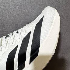 Adidas Adizero Evo SL 阿迪超轻透气缓震跑鞋 整体外观造型与adiZero Adios Pro EV Adidas Adizero Evo SL 阿迪超轻透气缓震跑鞋 整体外观造型与adiZero Adios Pro EV