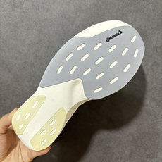 Adidas Adizero Evo SL 阿迪超轻透气缓震跑鞋 整体外观造型与adiZero Adios Pro EV Adidas Adizero Evo SL 阿迪超轻透气缓震跑鞋 整体外观造型与adiZero Adios Pro EV
