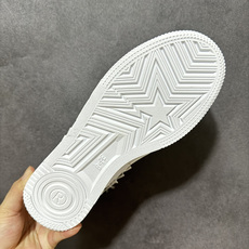 A Bathing Ape/安逸猿 男女运动鞋复古板鞋 升级原楦原纸版数据开发,采用超软皮革鞋面材质,内置全掌air s A Bathing Ape/安逸猿 男女运动鞋复古板鞋 升级原楦原纸版数据开发,采用超软皮革鞋面材质,内置全掌air s