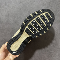 Nike P-6000 复古休闲 耐克 低帮休闲城市通勤跑步鞋 采用透气网眼布搭配皮革和合成材质覆面 再现早期鞋款外观 Nike P-6000 复古休闲 耐克 低帮休闲城市通勤跑步鞋 采用透气网眼布搭配皮革和合成材质覆面 再现早期鞋款外观