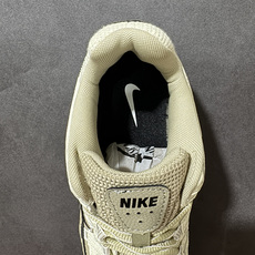 Nike P-6000 复古休闲 耐克 低帮休闲城市通勤跑步鞋 采用透气网眼布搭配皮革和合成材质覆面 再现早期鞋款外观 Nike P-6000 复古休闲 耐克 低帮休闲城市通勤跑步鞋 采用透气网眼布搭配皮革和合成材质覆面 再现早期鞋款外观