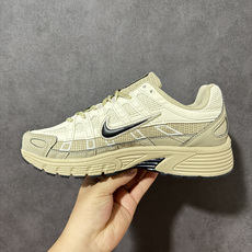 Nike P-6000 复古休闲 耐克 低帮休闲城市通勤跑步鞋 采用透气网眼布搭配皮革和合成材质覆面 再现早期鞋款外观 Nike P-6000 复古休闲 耐克 低帮休闲城市通勤跑步鞋 采用透气网眼布搭配皮革和合成材质覆面 再现早期鞋款外观