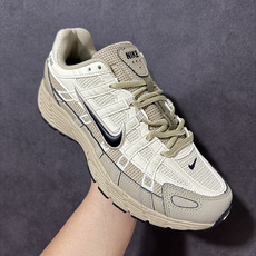 Nike P-6000 复古休闲 耐克 低帮休闲城市通勤跑步鞋 采用透气网眼布搭配皮革和合成材质覆面 再现早期鞋款外观 Nike P-6000 复古休闲 耐克 低帮休闲城市通勤跑步鞋 采用透气网眼布搭配皮革和合成材质覆面 再现早期鞋款外观