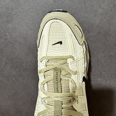 Nike P-6000 复古休闲 耐克 低帮休闲城市通勤跑步鞋 采用透气网眼布搭配皮革和合成材质覆面 再现早期鞋款外观 Nike P-6000 复古休闲 耐克 低帮休闲城市通勤跑步鞋 采用透气网眼布搭配皮革和合成材质覆面 再现早期鞋款外观