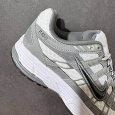 Nike P-6000 复古休闲 耐克 低帮休闲城市通勤跑步鞋 采用透气网眼布搭配皮革和合成材质覆面 再现早期鞋款外观 Nike P-6000 复古休闲 耐克 低帮休闲城市通勤跑步鞋 采用透气网眼布搭配皮革和合成材质覆面 再现早期鞋款外观