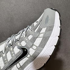 Nike P-6000 复古休闲 耐克 低帮休闲城市通勤跑步鞋 采用透气网眼布搭配皮革和合成材质覆面 再现早期鞋款外观 Nike P-6000 复古休闲 耐克 低帮休闲城市通勤跑步鞋 采用透气网眼布搭配皮革和合成材质覆面 再现早期鞋款外观
