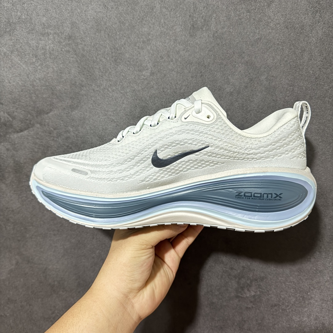 Nike Air Zoom Vomero Plus 登月网面厚底气垫跑鞋 货号：HV8150-111 尺码：36-46带