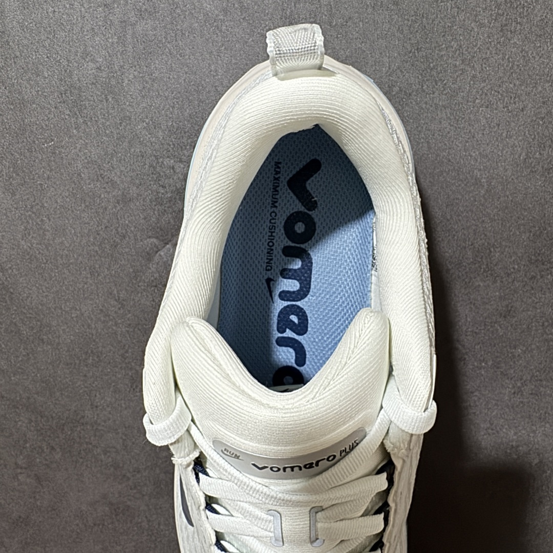 Nike Air Zoom Vomero Plus 登月网面厚底气垫跑鞋 货号：HV8150-111 尺码：36-46带