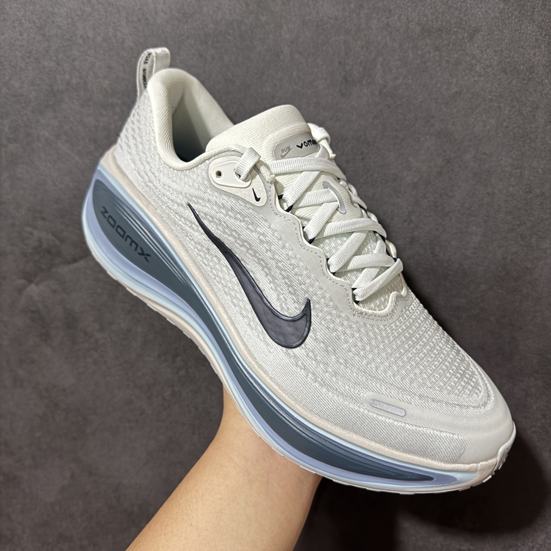 Nike Air Zoom Vomero Plus 登月网面厚底气垫跑鞋 货号：HV8150-111 尺码：36-46带