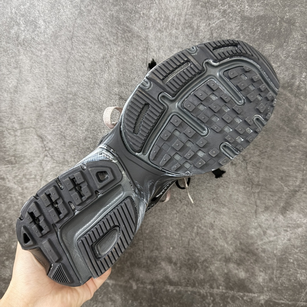 Nike V2K Run 减震防滑复古低帮跑步鞋 #鞋款被命名为 Runtekk 设计上借鉴了 2000 年的跑鞋风格 Nike V2K Run 减震防滑复古低帮跑步鞋 #鞋款被命名为 Runtekk 设计上借鉴了 2000 年的跑鞋风格